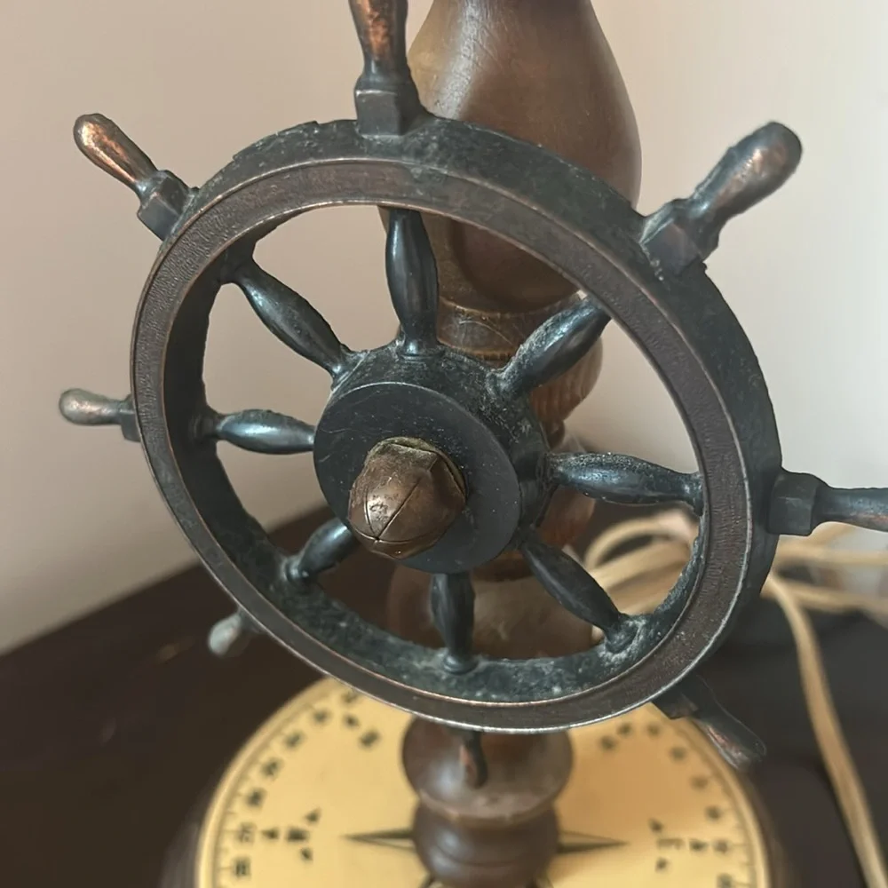 CVintage Nautical Ships Wheel Compass Table Lamp